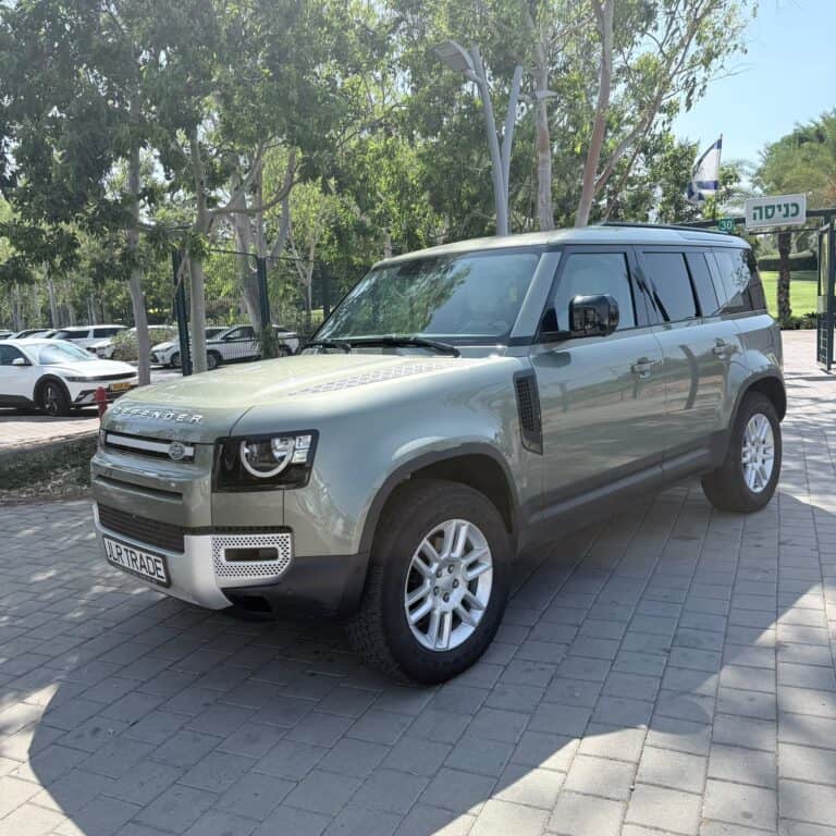רכב לנד רובר דיפנדר 110 משומש במצב מצוין.